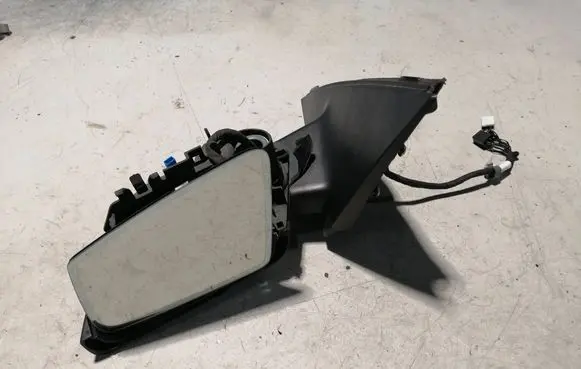 Mercedes-Benz C W204 Front door electric wing mirror A2048102725