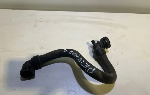 Engine coolant pipe/hose