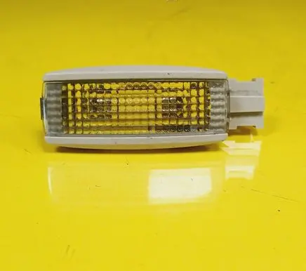 Volkswagen PASSAT B5.5 Other interior light 3B0947113