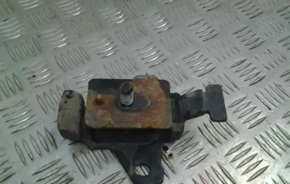 Toyota Hilux (AN10, AN20, AN30) Engine mount bracket 123610L030