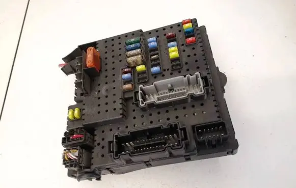 Volvo V70 Fuse box set 30728512 28017881