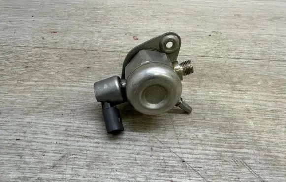 Porsche Macan (95B) Fuel injection high pressure pump 220530 3016858095 0261520303