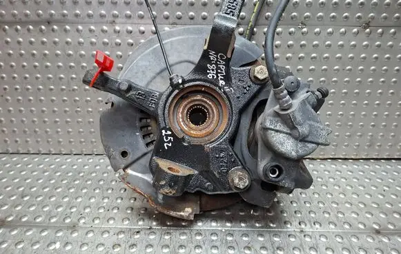 Renault Captur II Front wheel hub spindle knuckle S26340876