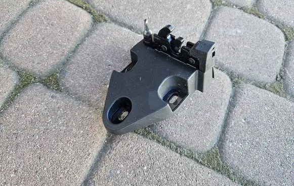 Opel Vivaro Rear door lock 