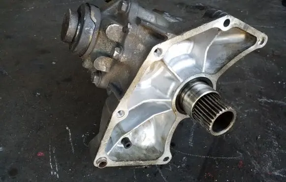 Nissan X-Trail T30 Gearbox transfer box case 8H513 XUK