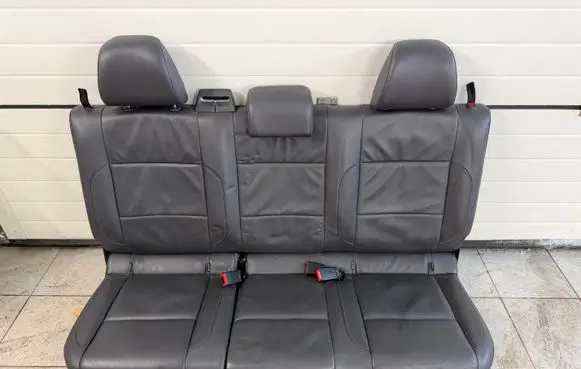 Volkswagen Amarok Rear seat 
