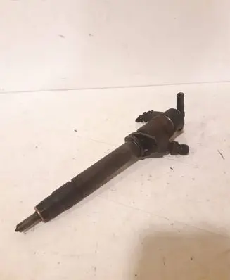 Volvo S60 Fuel injector 30777314