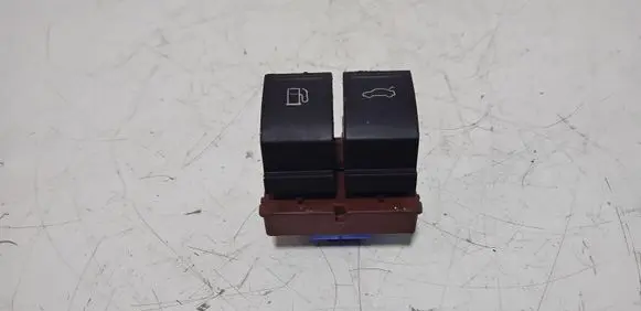 Volkswagen PASSAT B6 Fuel tank opening switch 