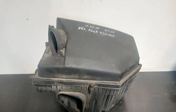 Volvo V70 Air filter box 6893747