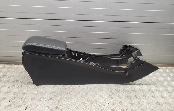 Mercedes-Benz GLA W156 X156 Center console A1766801300