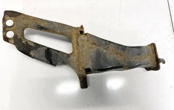 Volvo XC60 Front bumper mounting bracket