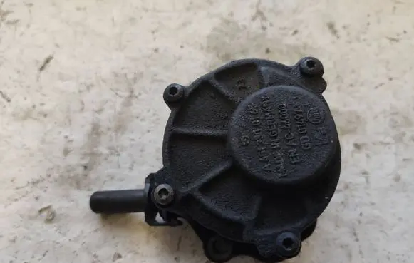 Mercedes-Benz E W212 Vacuum pump A6512300165