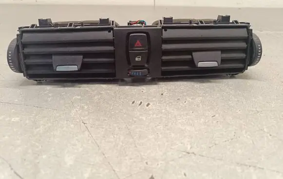BMW 3 F30 F35 F31 Dash center air vent grill 9218552 508835