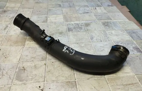 Intercooler hose/pipe