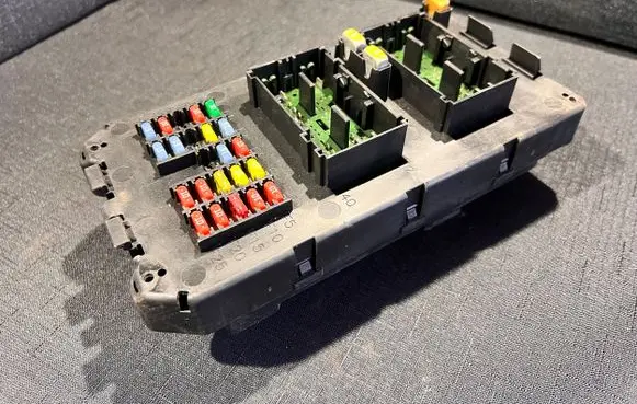 Jeep Grand Cherokee (WK) Fuse module 56050066AC 30959L 0019832
