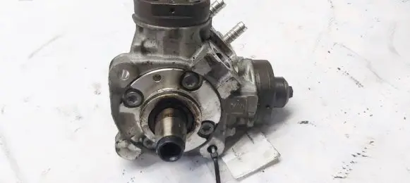 BMW 5 GT F07 Fuel injection high pressure pump 0445010617 780012306