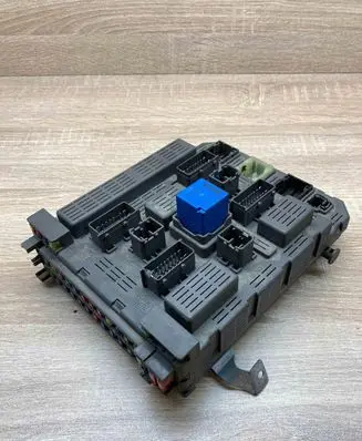 Peugeot 607 Fuse module 9640377280