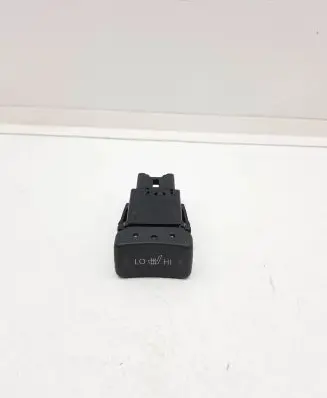 Suzuki SX4 S-Cross Seat heating switch 19Y11MD