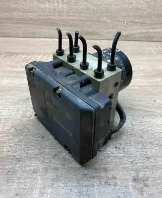 Volkswagen Golf IV ABS Pump 1J0907379G 1J0614117C