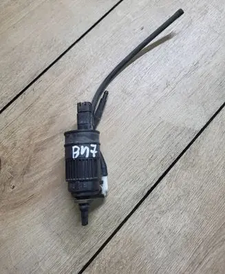 Renault Scenic I Windscreen/windshield washer pump 7700430702