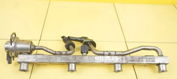 Opel Astra J Fuel line pipe 55355609 A16LET