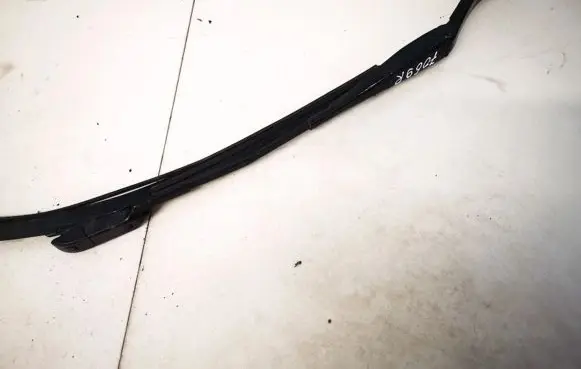 Front wiper blade arm