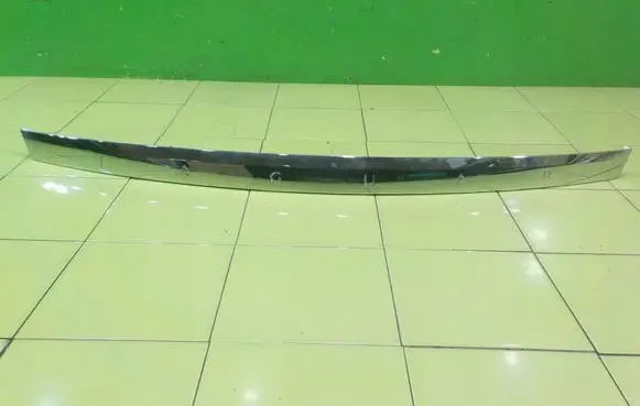 Jaguar XF X250 Rear light center trim bar blend 