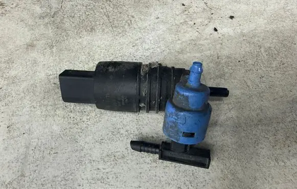 Mercedes-Benz C W204 Windscreen/windshield washer pump E13021168 107819