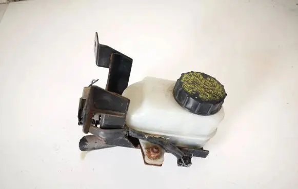 Brake fluid reservoir