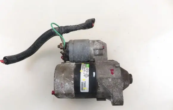 Renault Clio III Starter motor TS8E6 8200369521