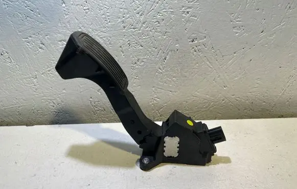 Toyota RAV 4 (XA40) Accelerator throttle pedal 781100W040 16124C 15369623587
