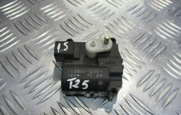 Toyota Avensis T250 Central body control module 113800-2051