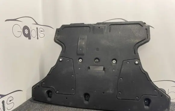 Center/middle under tray cover
