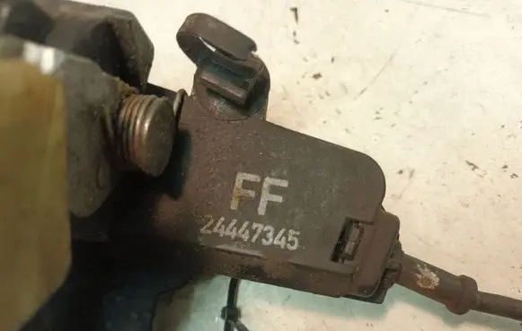 Opel Vectra C Rear door lock 24447345