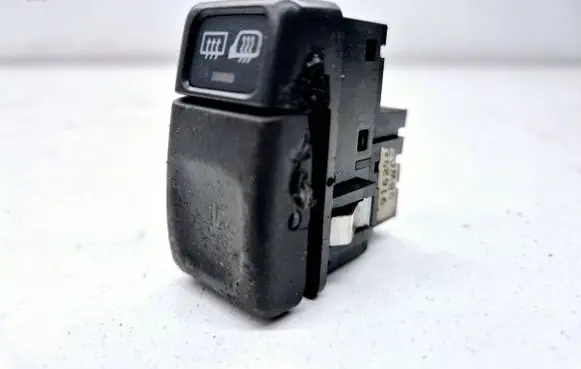 Volvo S70 V70 V70 XC Windscreen/window heater switch 916295