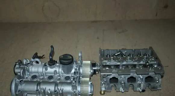 Volkswagen Polo VI Engine head 04C103479H 40C103404L