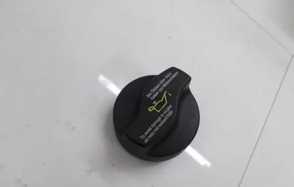 Mercedes-Benz B W245 Oil filler cap A0000100385