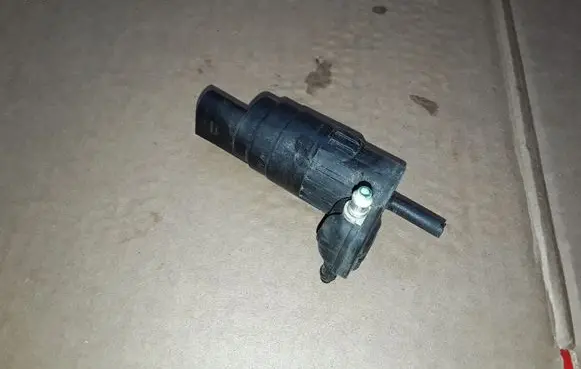 Seat Exeo (3R) Windscreen/windshield washer pump 1K6955651