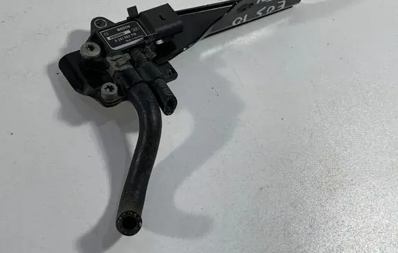 Volkswagen Eos Exhaust gas pressure sensor 0281002710 1K0131552E
