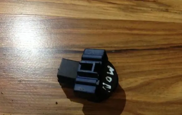 Ford Mondeo Mk III Ignition lock contact 1s7t11572aa