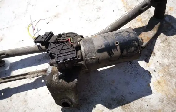 Peugeot 206 Wiper motor 0390241360