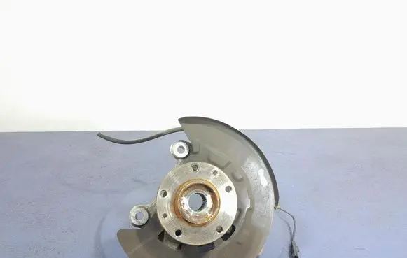 Nissan Qashqai Front wheel hub spindle knuckle