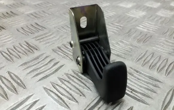 Skoda Octavia Mk2 (1Z) Tie down hook / loop 1Z9867615D