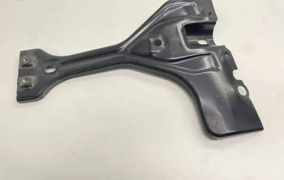 Volkswagen Tiguan Radiator support slam panel bracket 5N0805567B