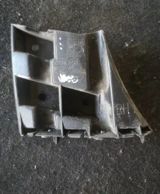 Volvo V40 Front bumper mounting bracket 31425111