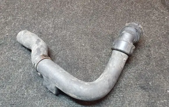 Audi A4 S4 B5 8D Engine coolant pipe/hose