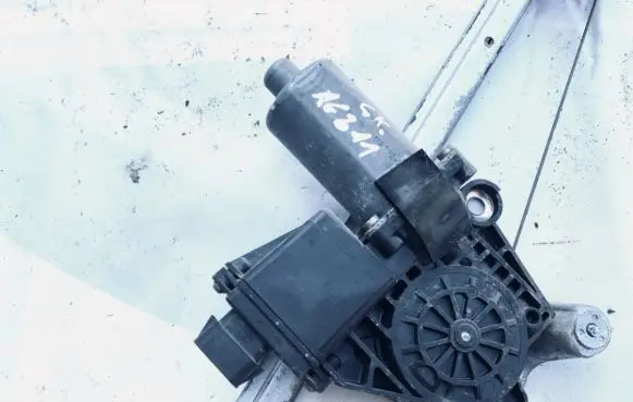 Opel Zafira A Rear door window regulator motor