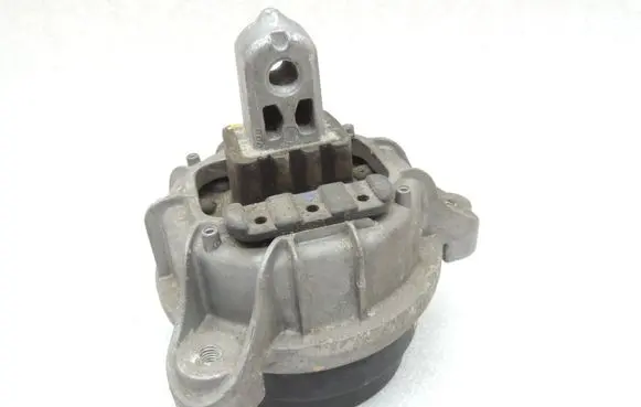 BMW 5 F10 F11 Engine mount bracket 6785061 22116785061