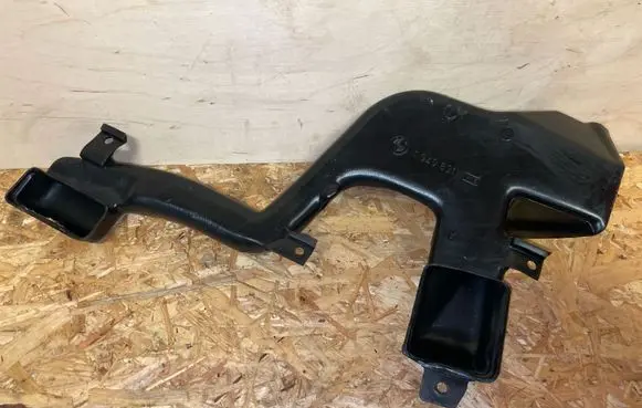 BMW 8 E31 Air intake duct part 1940831