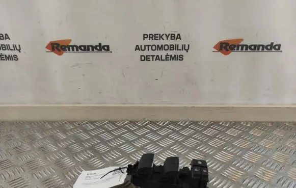 Toyota RAV 4 (XA50) Electric window control switch 8404042030